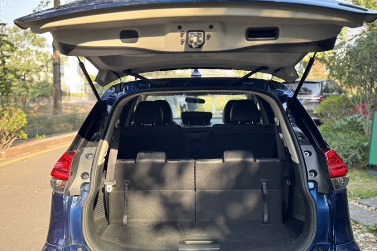 Used Nissan X-Trail 2017 2.0L CVT 7-Seater Comfort Edition 2WD
