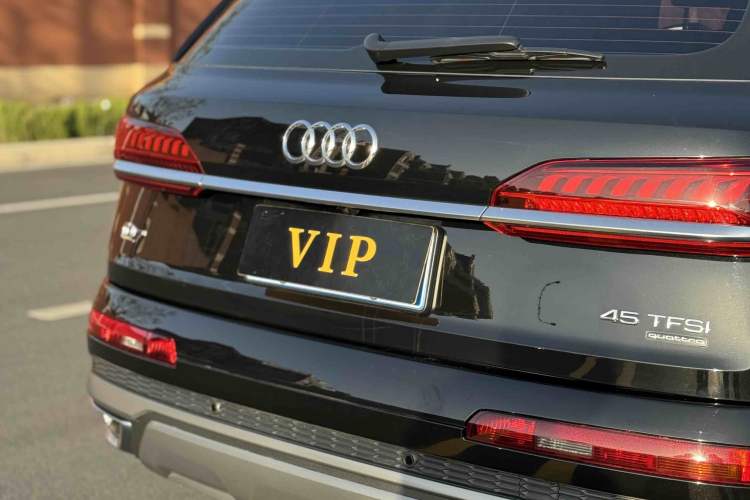 Used Audi Q7 2023 45 TFSI quattro S line Sport model
