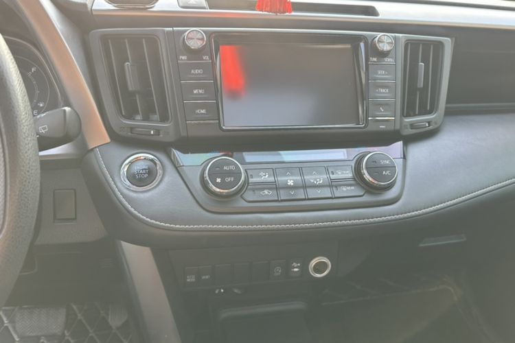 Used Toyota RAV4 2016 2.0L CVT Two-Wheel Drive Fashion Edition China V Standard
