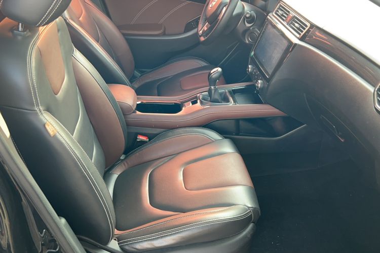 Used Dongfeng Fengon 580 2016 1.5T Manual Luxury Version
