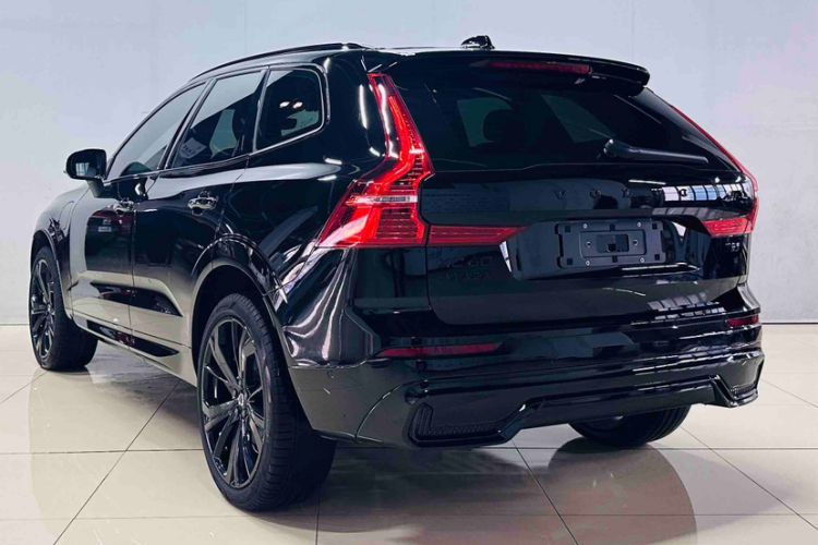 Used Volvo XC60 New Energy 2025 Plug-in Hybrid Long-Range All-Wheel Drive Zhiyuan Extreme Night Black Edition
