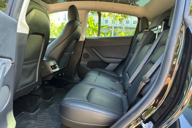 Used Tesla Model Y 2023 Long-Range All-Wheel-Drive Version