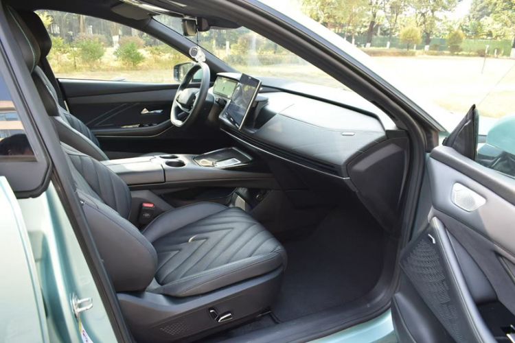 Used  SL03 2023 200Max Range-Extended Version
