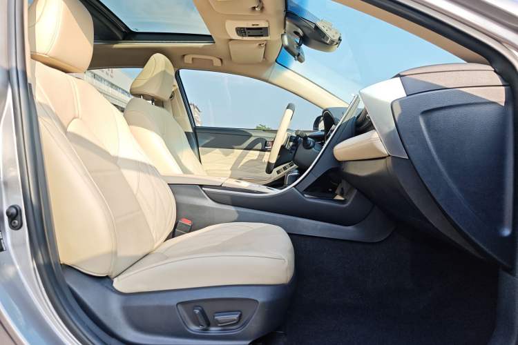 Used Toyota Avalon 2019 2.5L Touring Premium Version China VI Standard
