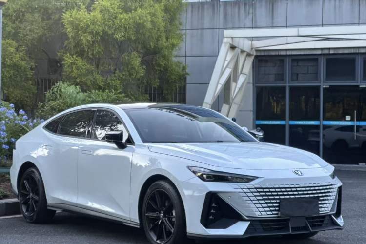 Used Changan UNI-V 2022 1.5T Prestige Version
