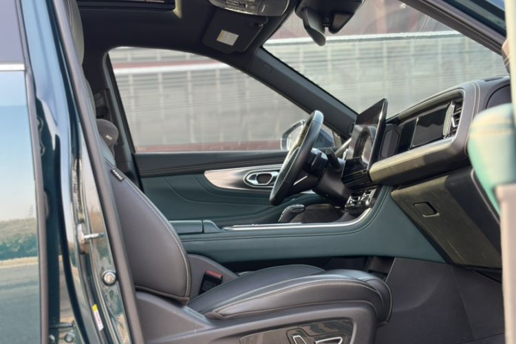 Used GAC Trumpchi GS8 2022 Flagship Series 2.0 TGDI Four-Wheel Drive Luxury Smart Connectivity Version (6 Seats)
