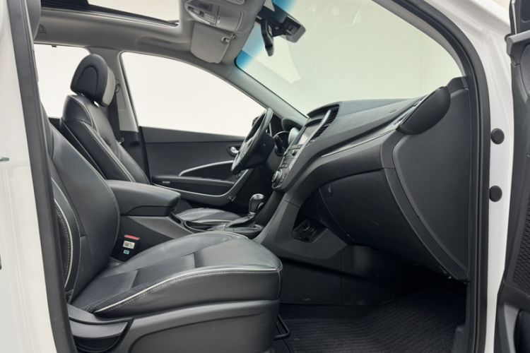 Used Hyundai Santa Fe 2017 2.4L Automatic Two-Wheel Drive Smart Version 5 Seats
