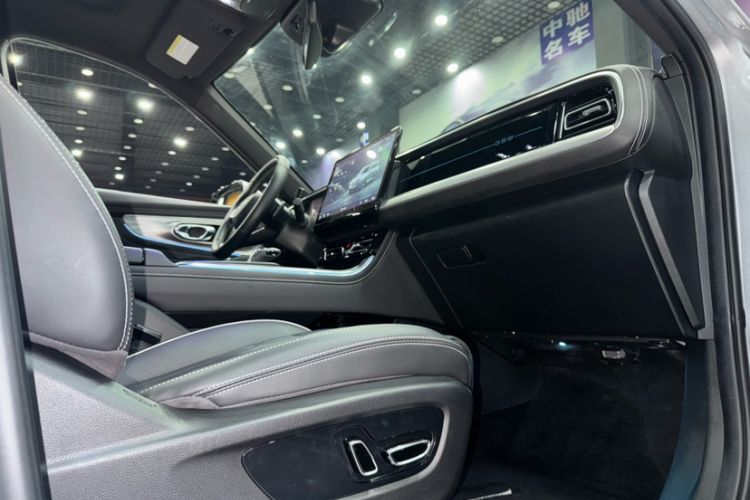 Used GAC Trumpchi GS8 2022 Flagship Series 2.0 TGDI Four-Wheel Drive Luxury Smart Connectivity Version (7 Seats)