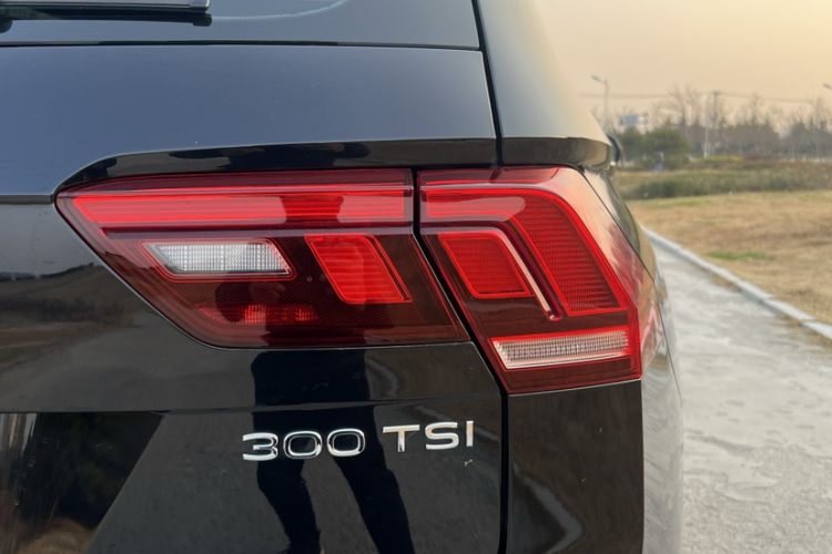 Used Volkswagen Tiguan L 2024 Outstanding Model 300TSI Automatic Two-Wheel Drive Longteng Edition