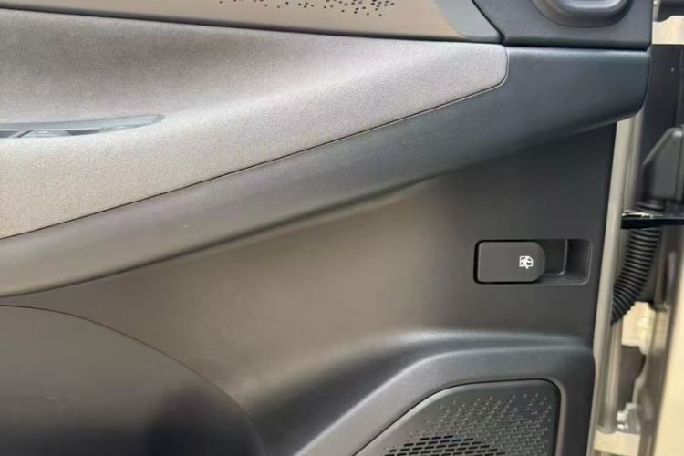 Used Lynk & Co 08 EM-P 2025 120km Long-Range Pro
