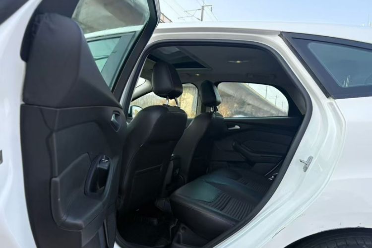 Used Ford Focus 2015 Hatchback EcoBoost 125 Automatic Supreme Style Edition