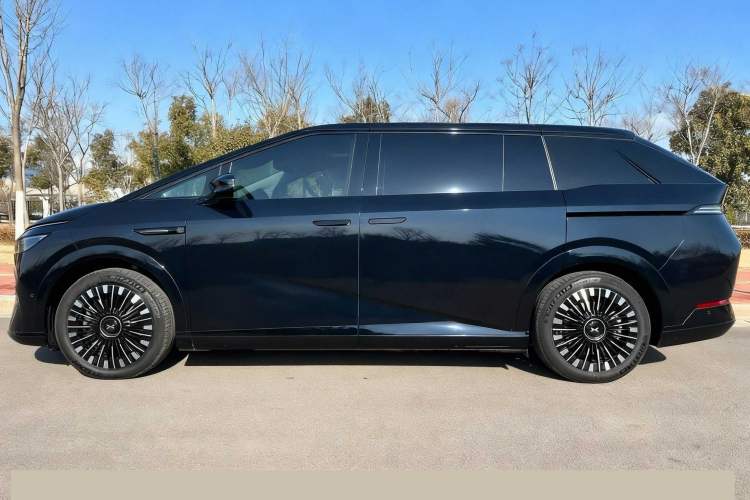 Used XPeng X9 2025 740 Ultra-Long Range Max
