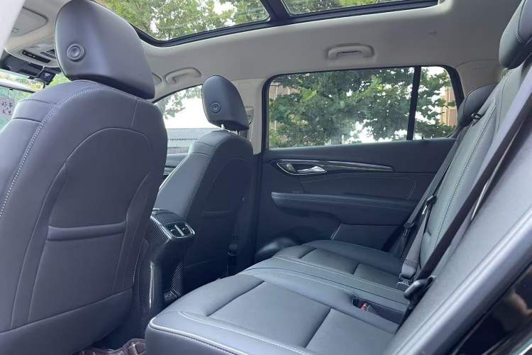 Used Buick Envision 2022 Encore Plus 652T Five-Seat All-Wheel-Drive Luxury Model
