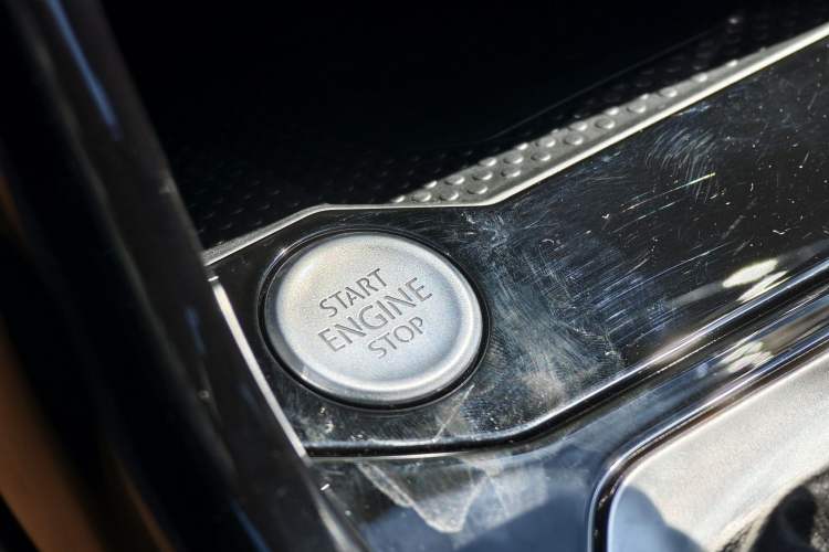 Used Volkswagen T-ROC 2023 300TSI DSG Two-Wheel Drive Starlight Edition
