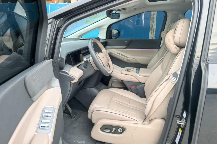 Used XPeng X9 2025 740 Ultra-Long Range Max
