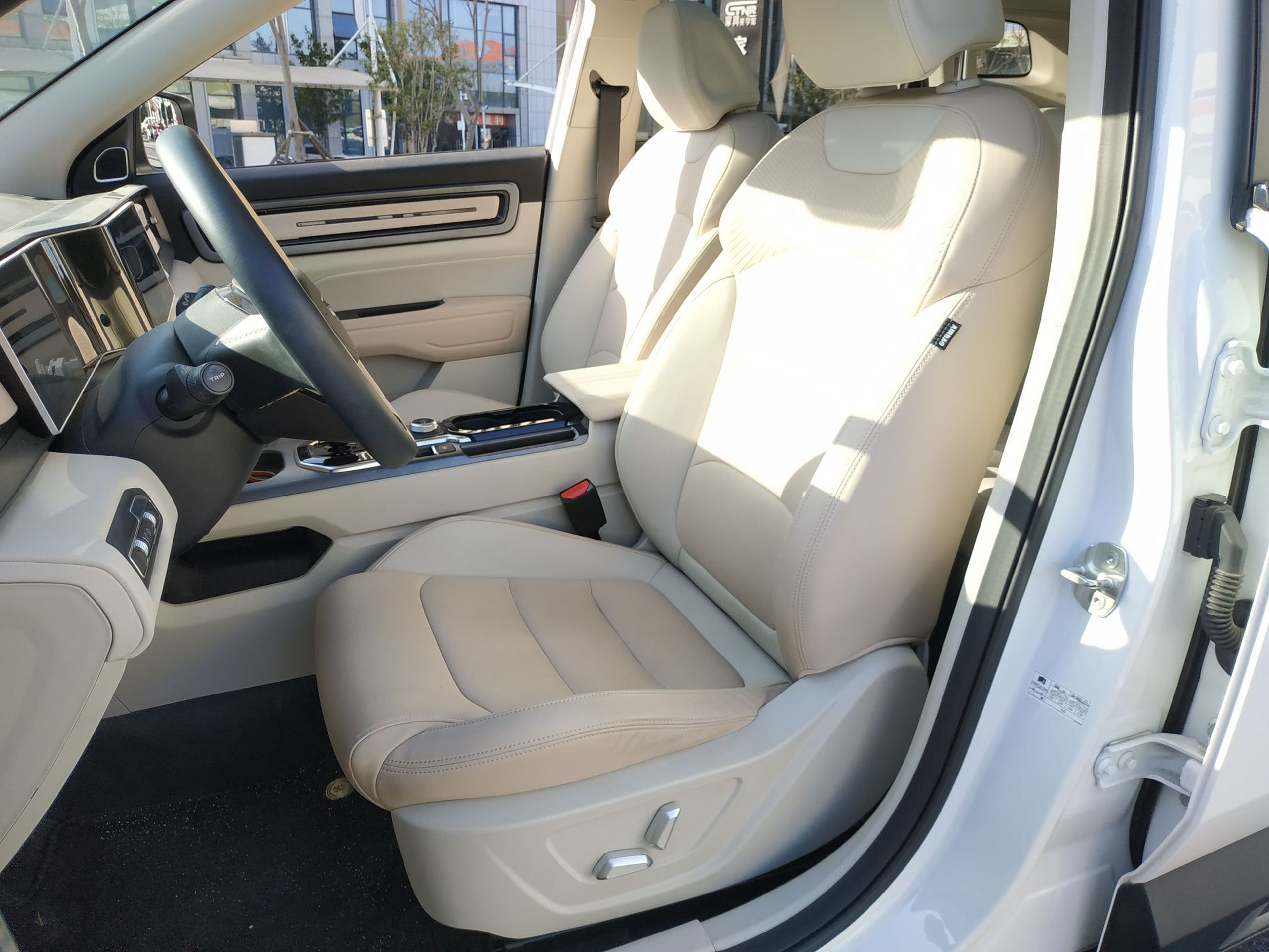 Переднее сиденье в автомобиле