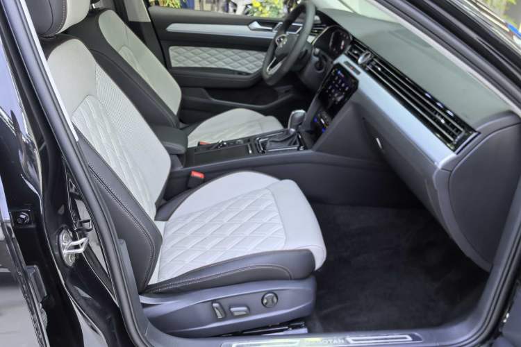 Used Volkswagen Magotan 2023 2 Million Units Commemorative Edition 330TSI DSG Luxury Version
