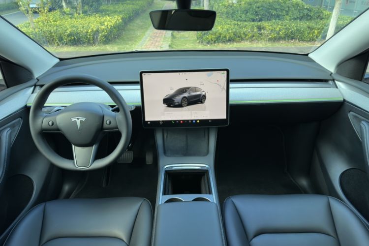 Used Tesla Model Y 2024 Long-Range All-Wheel-Drive Version
