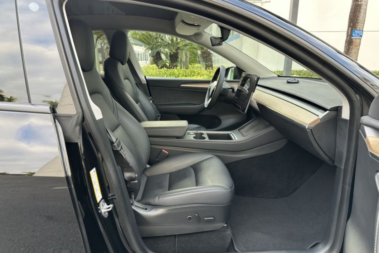 Used Tesla Model Y 2021 Long-Range All-Wheel-Drive Version