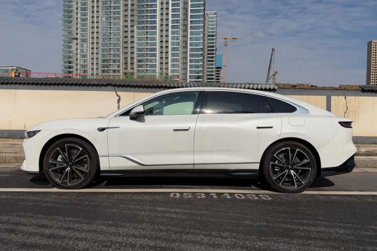 Used VOYAH PASSION 2024 PHEV Four-Wheel Drive Ultra-Long Range Flagship Model
