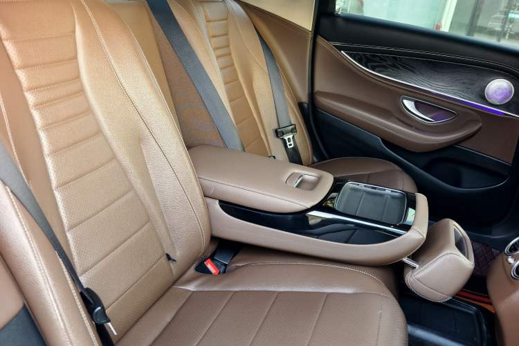 Used Mercedes-Benz E-Class 2016 E 300 L Sporty and Stylish Model
