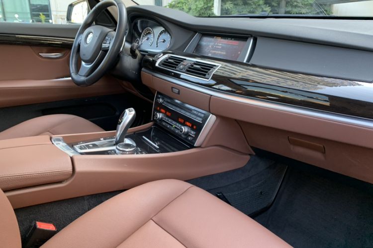 Used BMW 5 Series GT 2014 535i Leading Model
