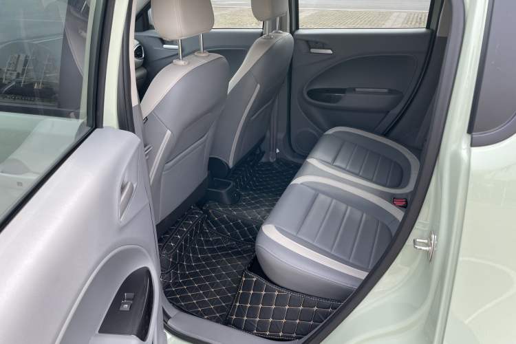 Used ORA White Cat 2022 Xiaoyue Mao Edition 360 km Luxury Model Lithium NMC
