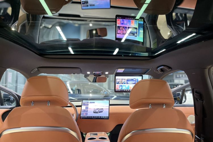 Used  E07 2025 All-Electric 4x4 90kWh Ultra High-Performance Edition
