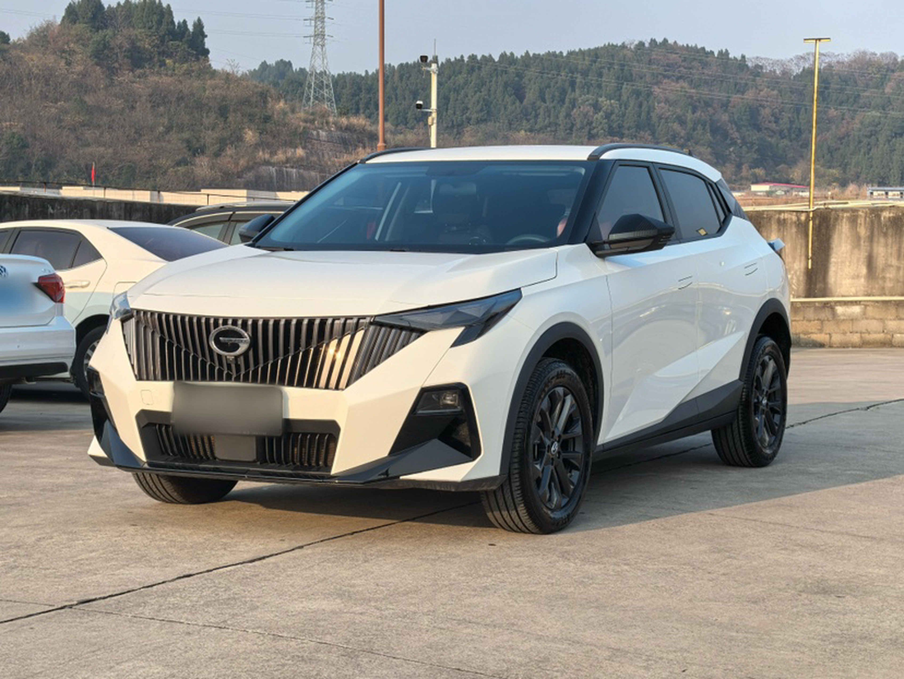 Под передней частью автомобиля