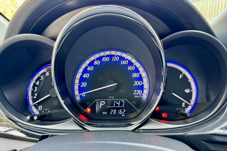 Used Toyota YARiS L 2016 Revised Version 1.5G CVT with Dynamic Sunroof
