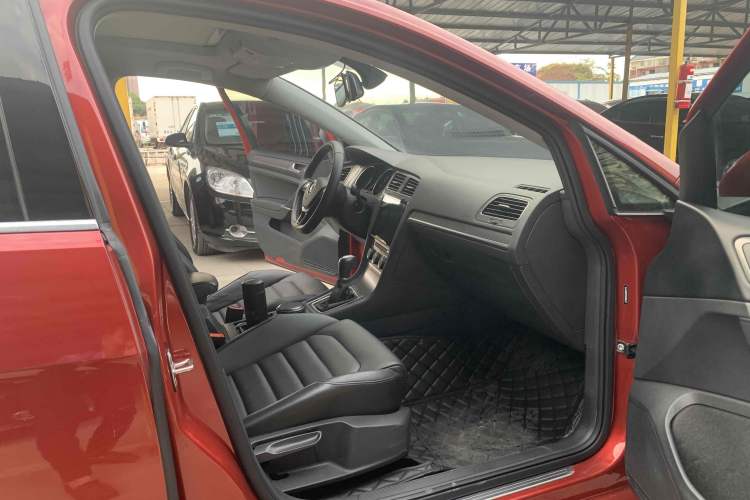 Used Volkswagen Golf 2016 230TSI Automatic Luxury Version
