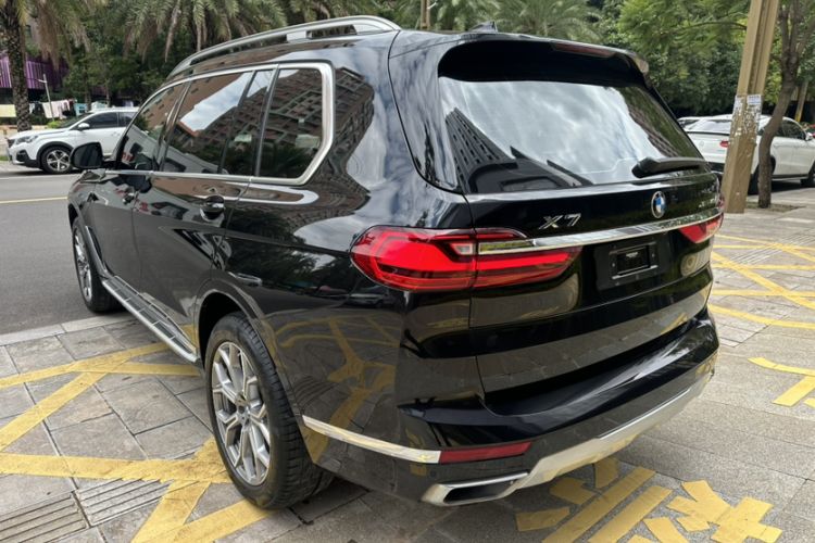 Used BMW X7 2022 xDrive40i Luxury Package with Leading Features
