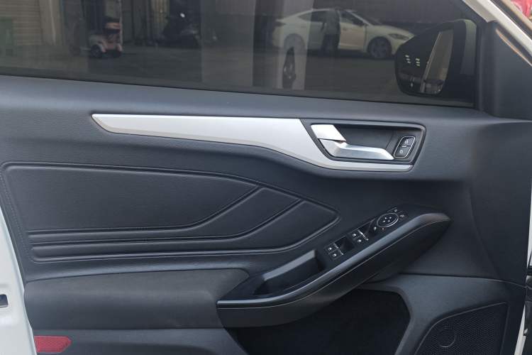 Used Ford Focus 2019 Sedan 1.5L Manual FENGYUE Model China V Emission Standard
