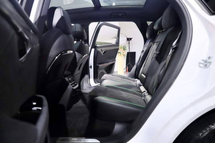 Used VOYAH FREE 2025 318 259 km All-Wheel-Drive Exploration Edition
