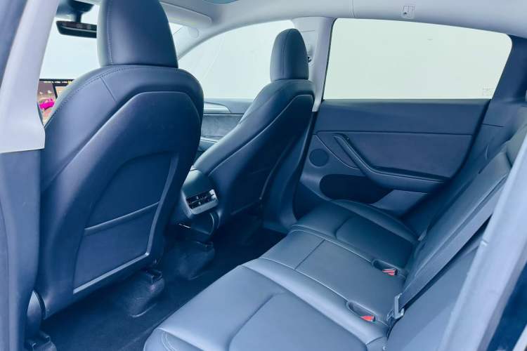 Used Tesla Model Y 2023 Rear-Wheel-Drive Version
