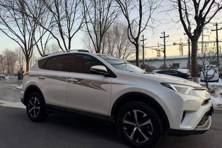 Used Toyota RAV4 2016 2.0L CVT Two-Wheel Drive Comfort Edition China V Standard