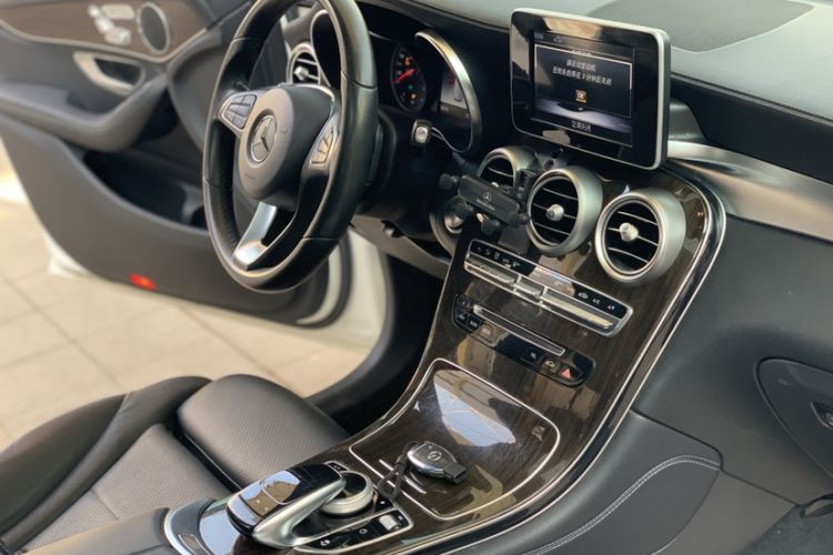 Used Mercedes-Benz GLC 2018 GLC 260 4MATIC Luxury Model
