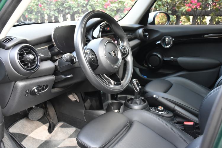 Used  MINI 2020 1.5T COOPER Classic Edition Five-Door Version
