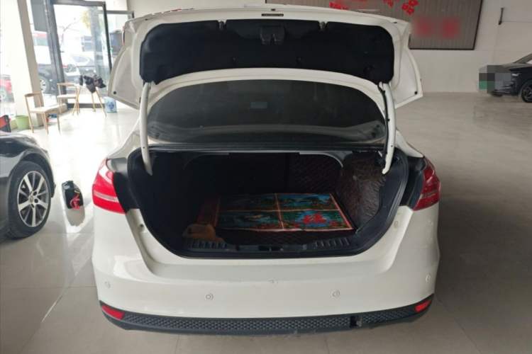 Used Ford Focus 2017 Sedan 1.6L Automatic Fashion Edition Smart Drive Version
