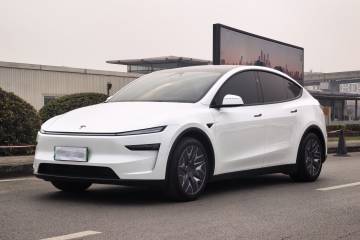 Used Tesla Model Y L 2025 Long-Range All-Wheel-Drive Version