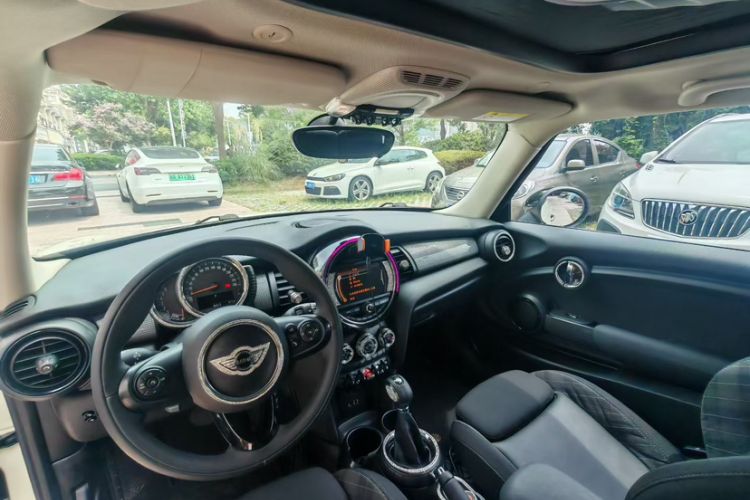 Used  MINI 2016 1.5T COOPER
