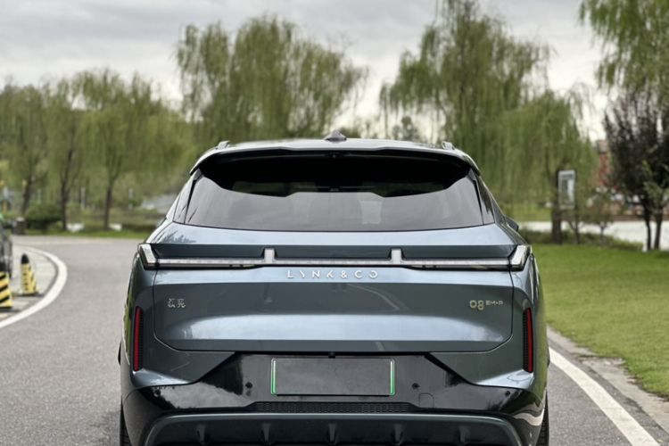 Used Lynk & Co 08 EM-P 2025 220 km All-Wheel-Drive Performance Halo
