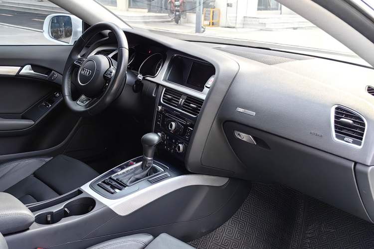 Used Audi A5 2016 Facelift Coupe 45 TFSI Comfort Version
