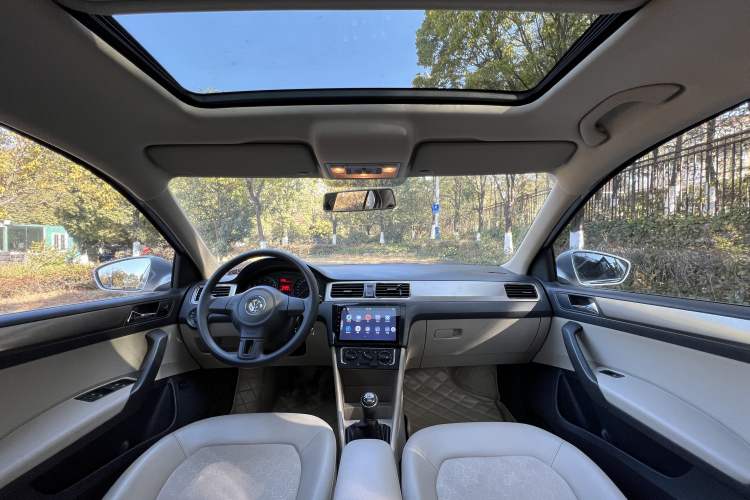 Used Volkswagen Santana 2013 1.6L Manual Comfort Edition
