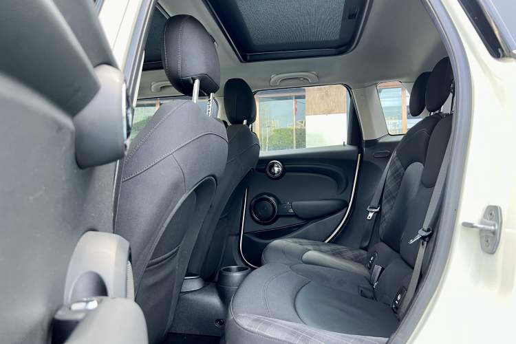 Used  MINI 2016 1.5T COOPER Five-Door Edition
