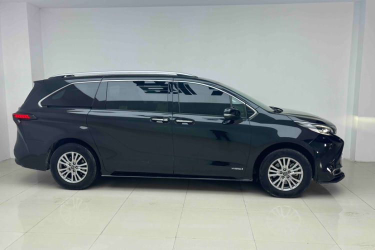 Used Toyota Sienna 2021 2.5L Hybrid Luxury Edition
