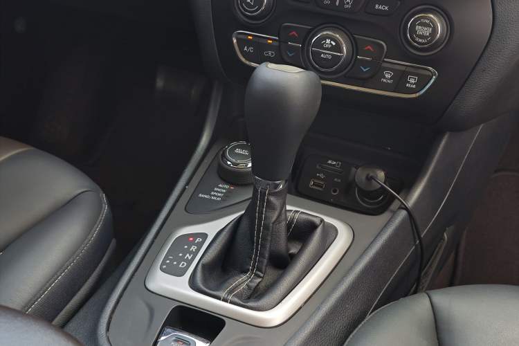 Used  Cherokee 2017 2.4L Excellence Edition