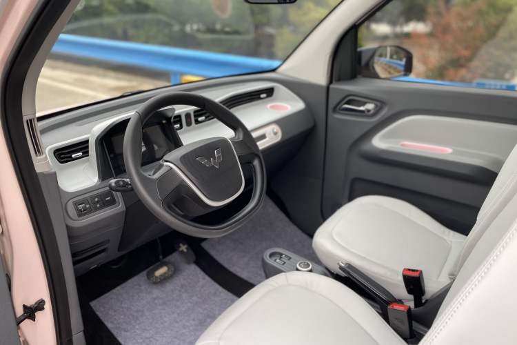 Used Wuling Hongguang MINIEV 2021 Macaron Fashion Model Lithium Iron Phosphate