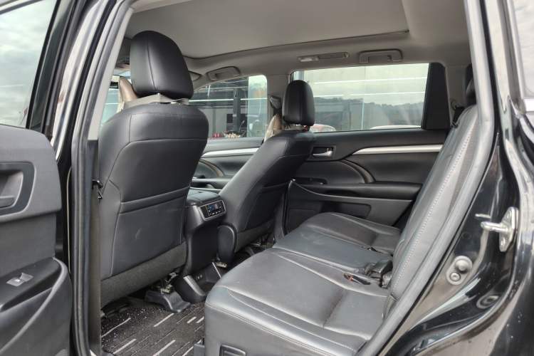 Used Toyota Highlander 2018 2.0T Four-Wheel Drive Luxury Version 7 Seats China VI Standard
