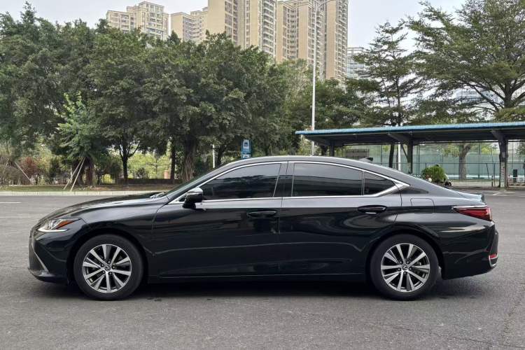 Used Lexus ES 2018 260 Excellence Edition China VI Standard
